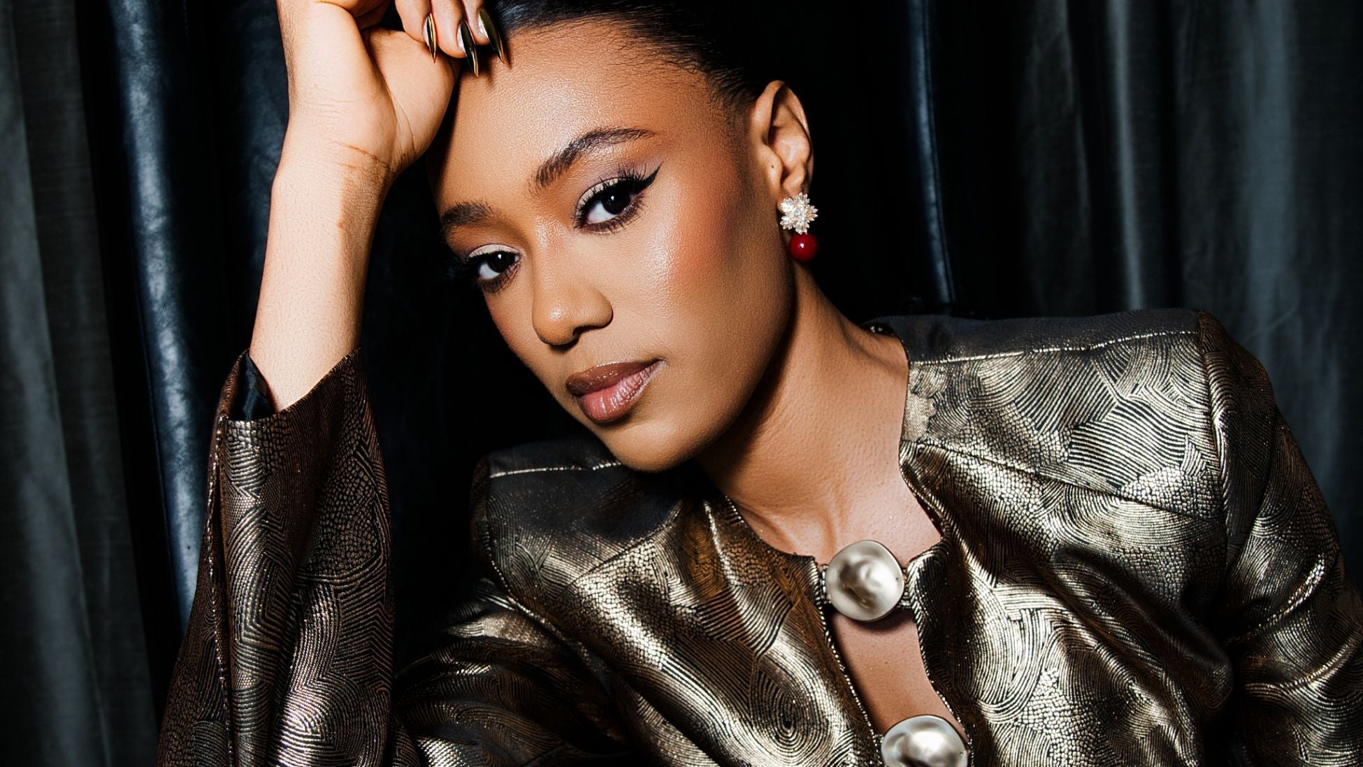 HOLIDAY 2025 STAR GIRL